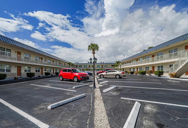 923 22nd Place 219, Vero Beach, FL 32960