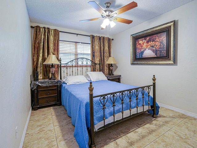 923 22nd Place 219, Vero Beach, FL 32960
