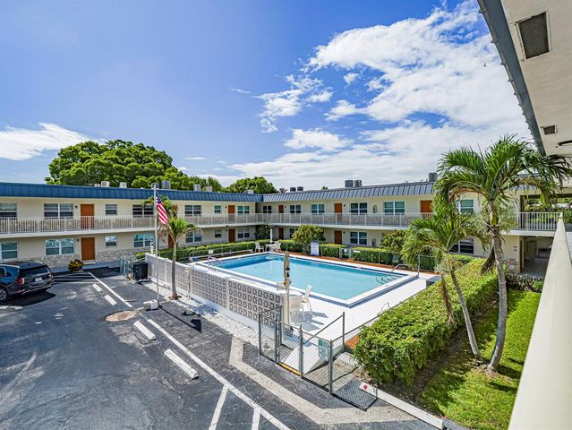 923 22nd Place 219, Vero Beach, FL 32960