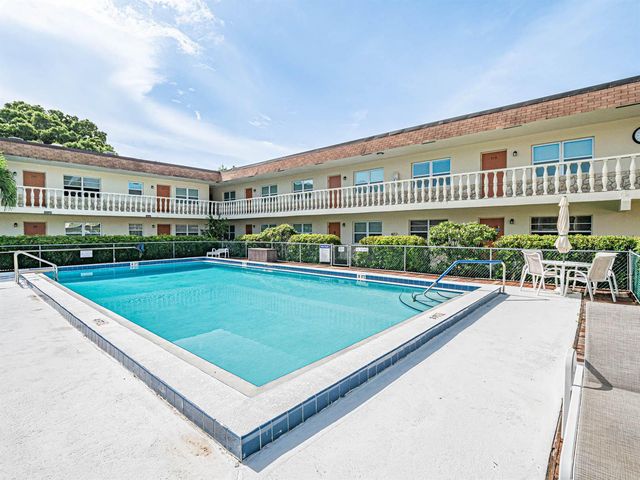 923 22nd Place 219, Vero Beach, FL 32960