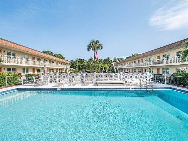 923 22nd Place 219, Vero Beach, FL 32960