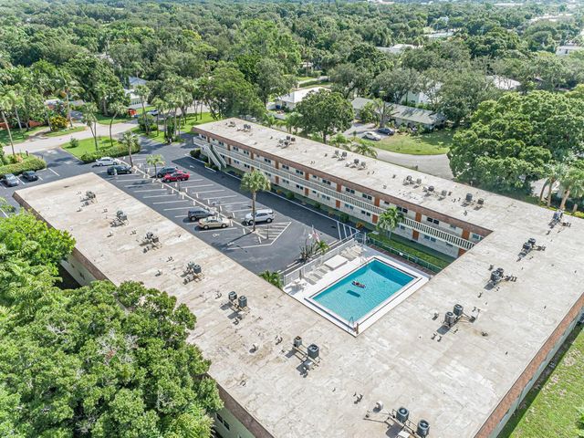 923 22nd Place 219, Vero Beach, FL 32960