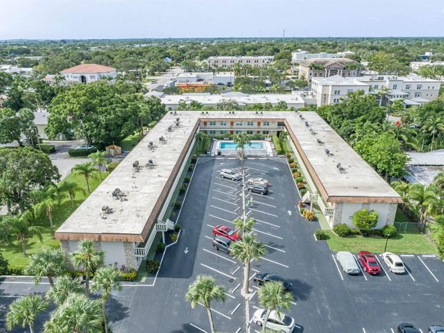 923 22nd Place 219, Vero Beach, FL 32960