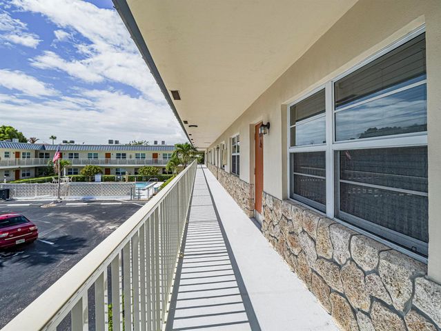 923 22nd Place 219, Vero Beach, FL 32960