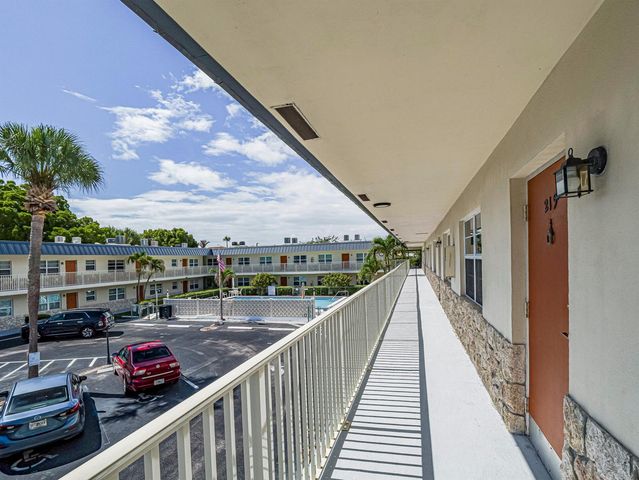 923 22nd Place 219, Vero Beach, FL 32960