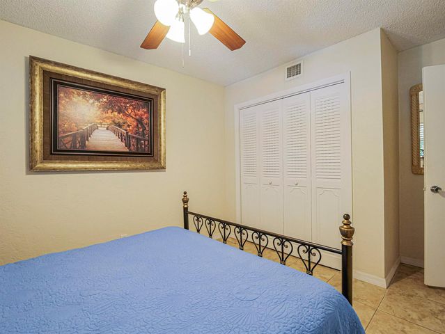 923 22nd Place 219, Vero Beach, FL 32960