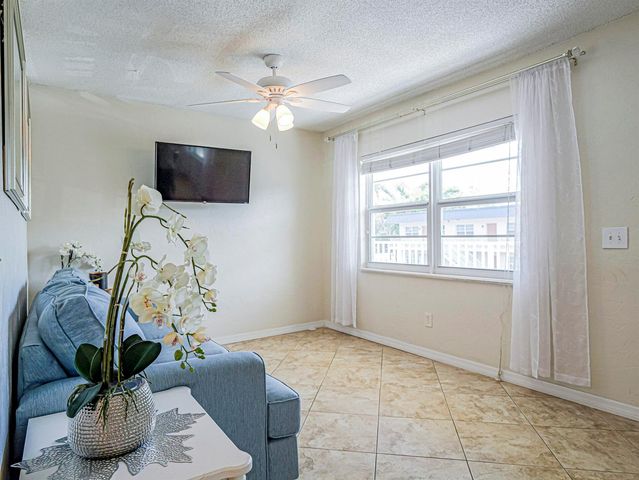 923 22nd Place 219, Vero Beach, FL 32960