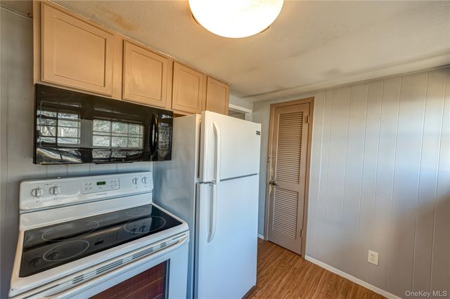 75 Herod Point Road, Wading River, NY 11792