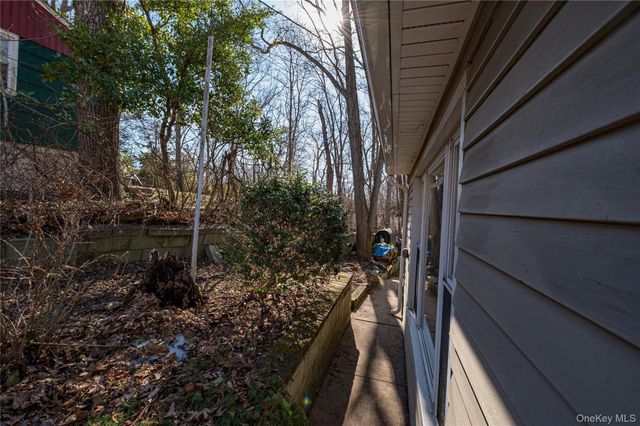 75 Herod Point Road, Wading River, NY 11792