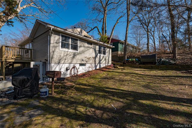 75 Herod Point Road, Wading River, NY 11792