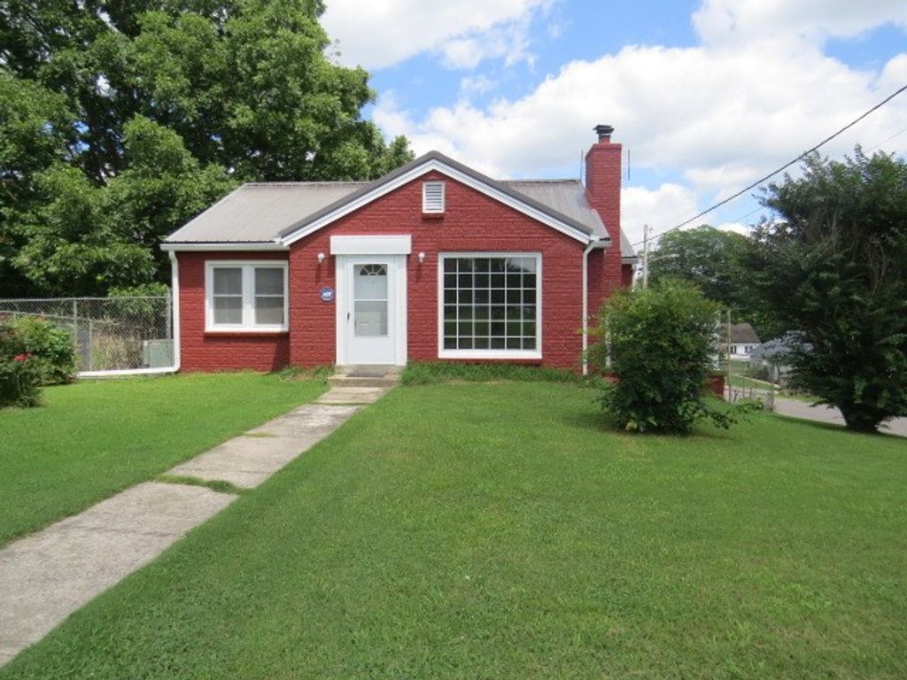 329 S Ingram St, Pulaski, TN 38478