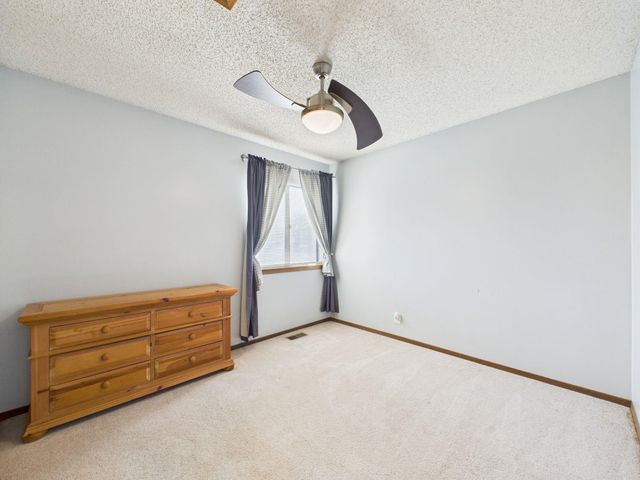 907 E Idlewild Dr, Wichita, KS 67216