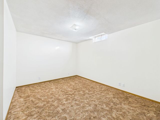 907 E Idlewild Dr, Wichita, KS 67216