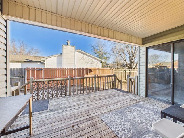 907 E Idlewild Dr, Wichita, KS 67216