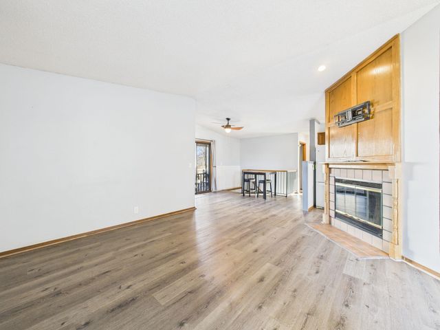 907 E Idlewild Dr, Wichita, KS 67216