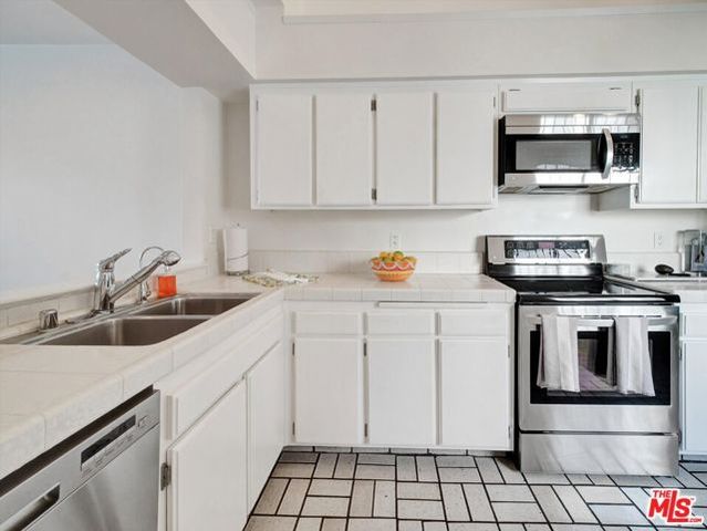 1900 Vine Street 306, Los Angeles, CA 90068