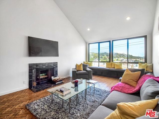 1900 Vine Street 306, Los Angeles, CA 90068