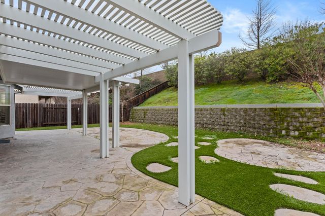 4035 Coldwater Dr, Rocklin, CA 95765