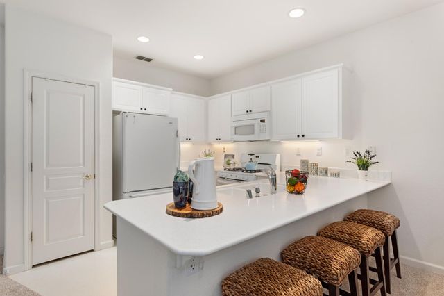 4035 Coldwater Dr, Rocklin, CA 95765