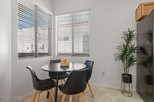 351 E Calle Nacrita, Green Valley, AZ 85614