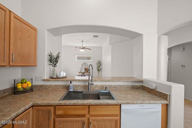 351 E Calle Nacrita, Green Valley, AZ 85614