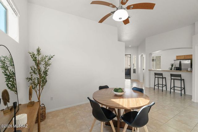 351 E Calle Nacrita, Green Valley, AZ 85614