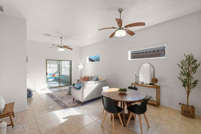 351 E Calle Nacrita, Green Valley, AZ 85614