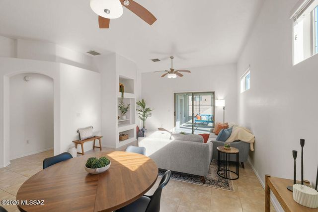 351 E Calle Nacrita, Green Valley, AZ 85614