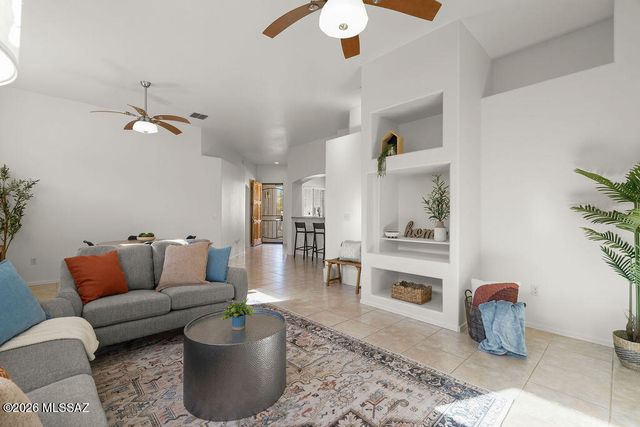 351 E Calle Nacrita, Green Valley, AZ 85614