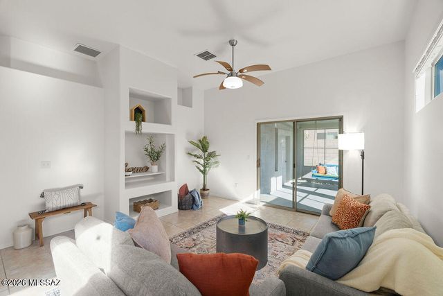 351 E Calle Nacrita, Green Valley, AZ 85614