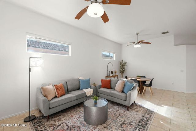 351 E Calle Nacrita, Green Valley, AZ 85614