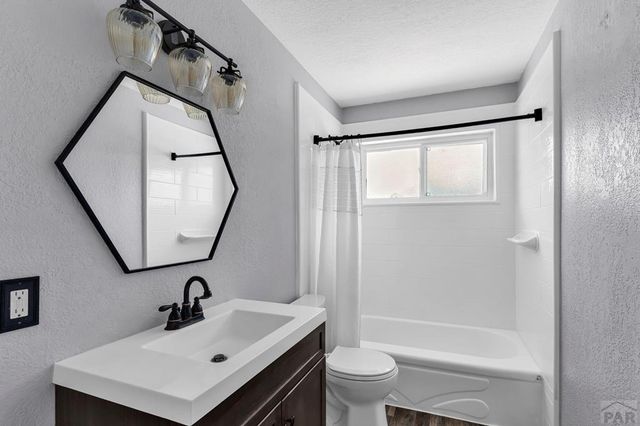 3720 Hollybrook Lane, Pueblo, CO 81005