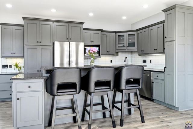 6140 SW South Pointe DR, Auburn, KS 66402