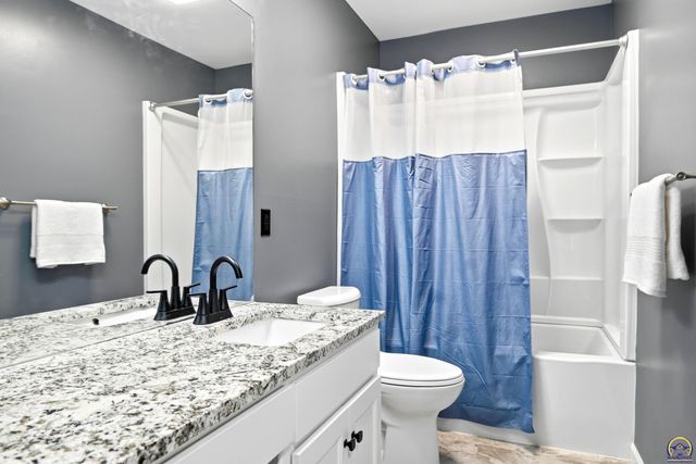 6140 SW South Pointe DR, Auburn, KS 66402