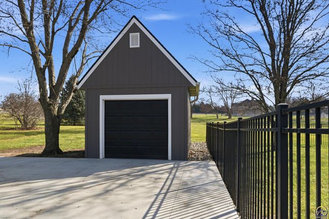 6140 SW South Pointe DR, Auburn, KS 66402