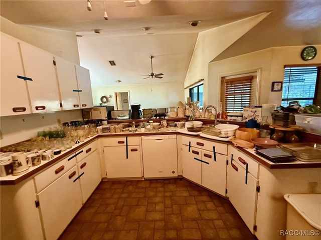 2750 W Mustang Boulevard, Beverly Hills, FL 34465