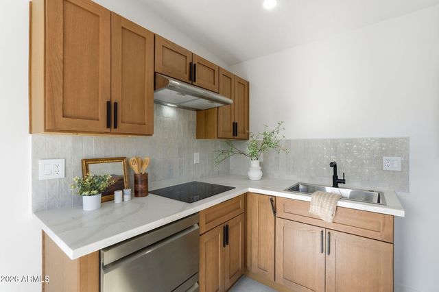 1238 E ALMERIA Road, Phoenix, AZ 85006