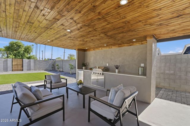 1238 E ALMERIA Road, Phoenix, AZ 85006