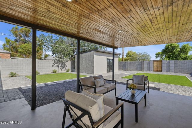 1238 E ALMERIA Road, Phoenix, AZ 85006