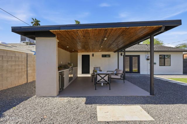 1238 E ALMERIA Road, Phoenix, AZ 85006