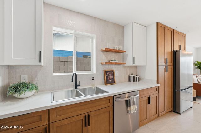 1238 E ALMERIA Road, Phoenix, AZ 85006