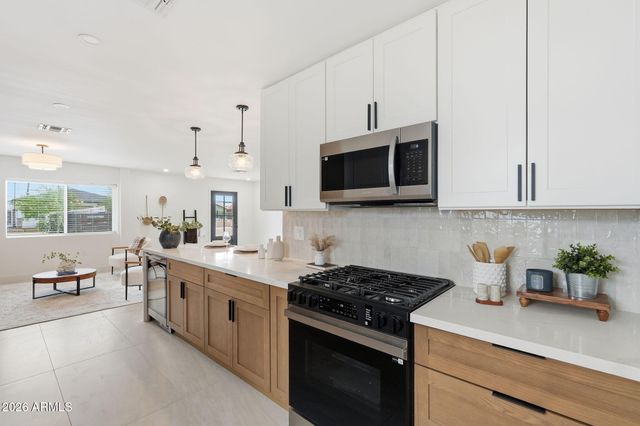 1238 E ALMERIA Road, Phoenix, AZ 85006
