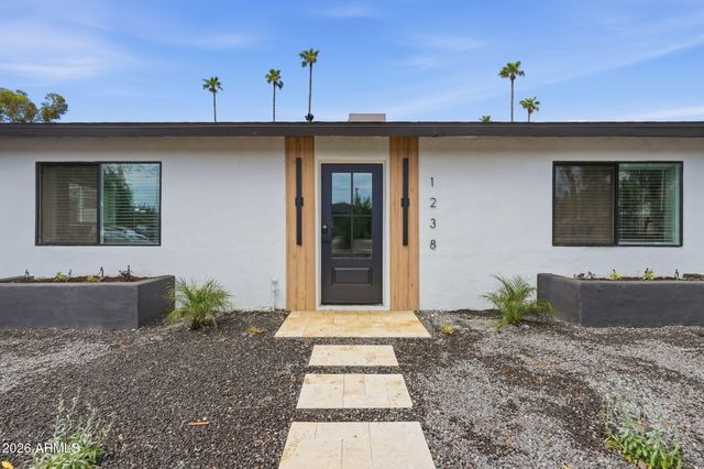 1238 E ALMERIA Road, Phoenix, AZ 85006
