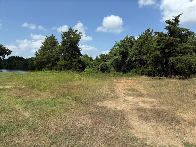 000 Ironwood Drive, Waller, TX 77484