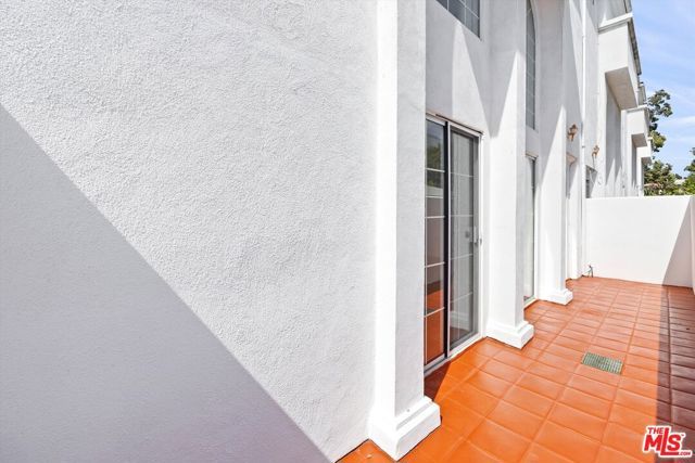 1338 Yale Street D, Santa Monica, CA 90404