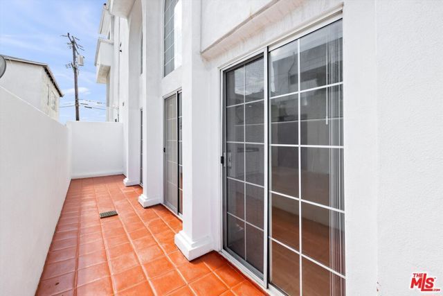 1338 Yale Street D, Santa Monica, CA 90404