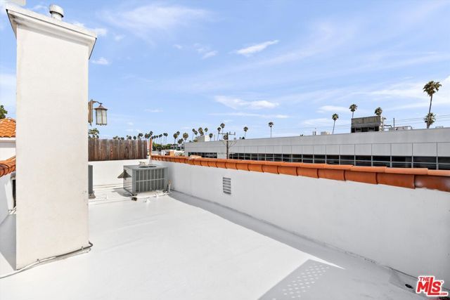 1338 Yale Street D, Santa Monica, CA 90404