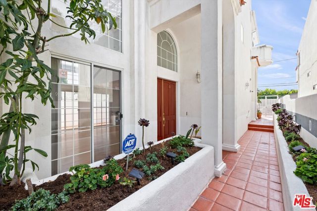 1338 Yale Street D, Santa Monica, CA 90404