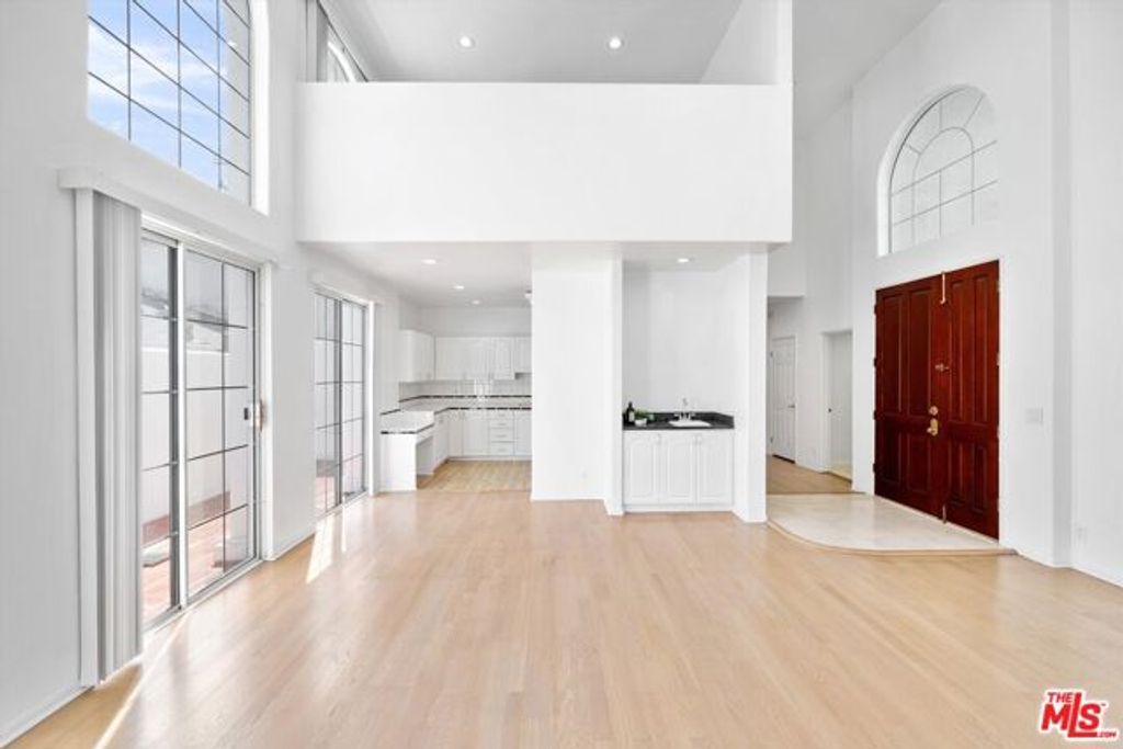 1338 Yale Street D, Santa Monica, CA 90404