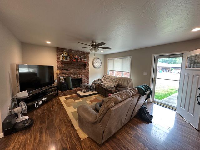 398-400 E Jewett Place, Springfield, MO 65807